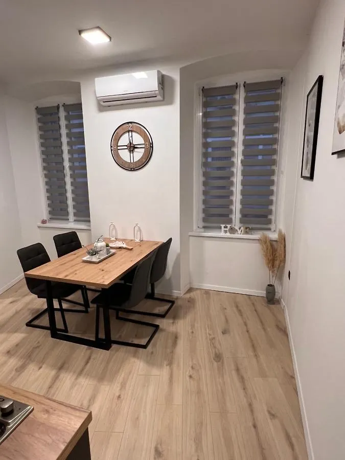 Fiume La Guardia Apartment