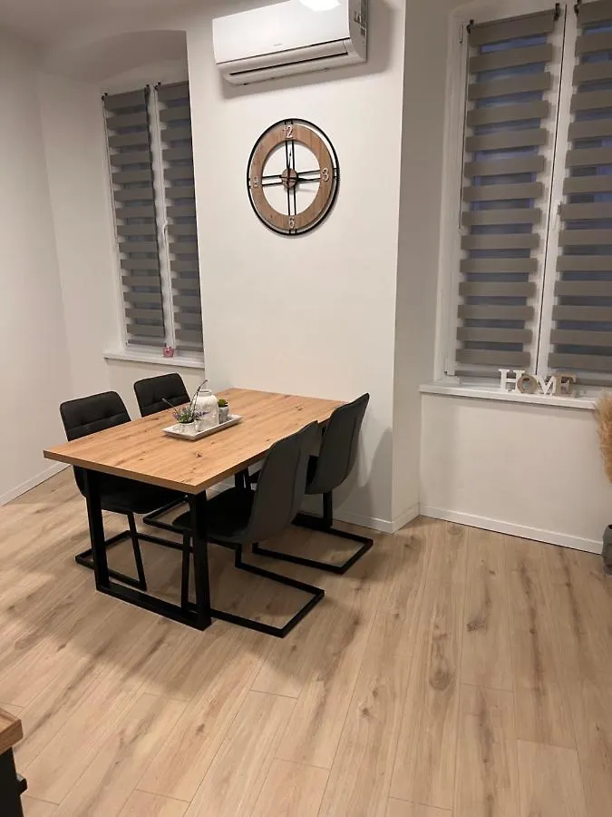 Fiume La Guardia Apartment 0*, Rijeka