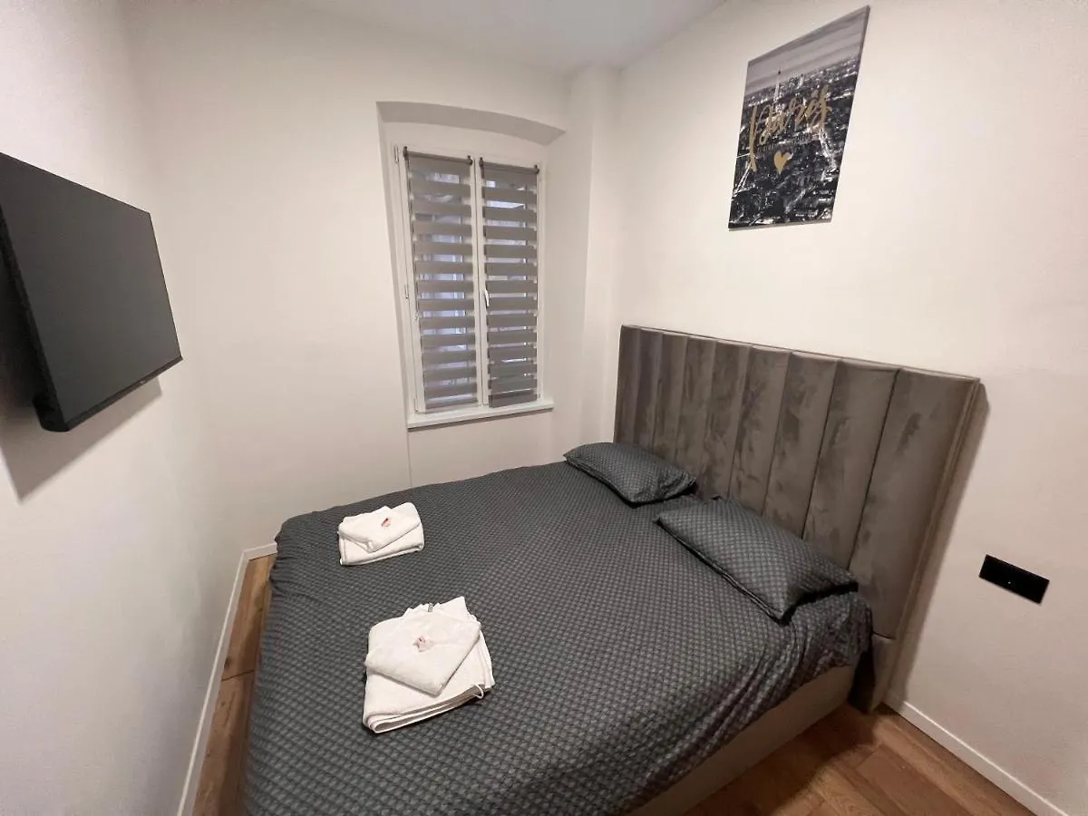 Fiume La Guardia Apartment