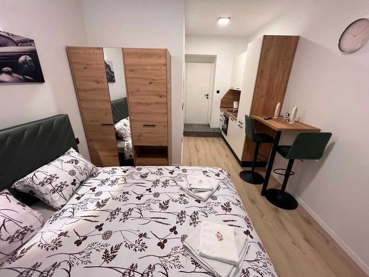 Fiume La Guardia Apartment 0*, Rijeka