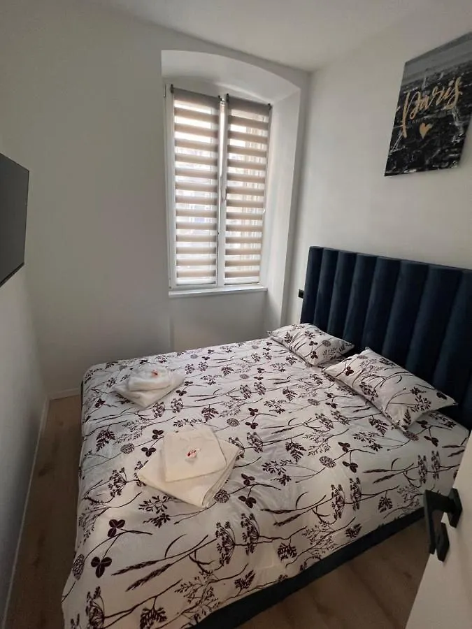 Fiume La Guardia Apartment