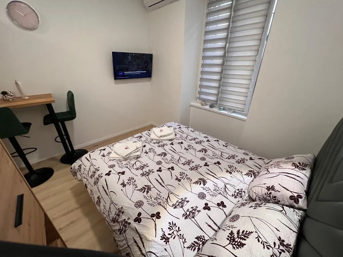 Fiume La Guardia Apartment