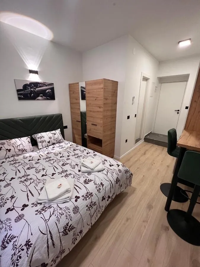Fiume La Guardia Apartment