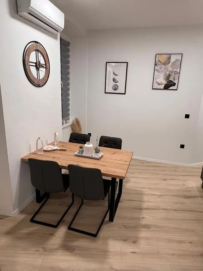 Fiume La Guardia Apartment 0*, Rijeka