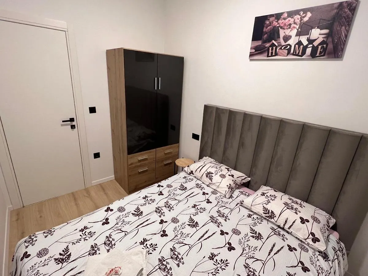 Fiume La Guardia Apartment