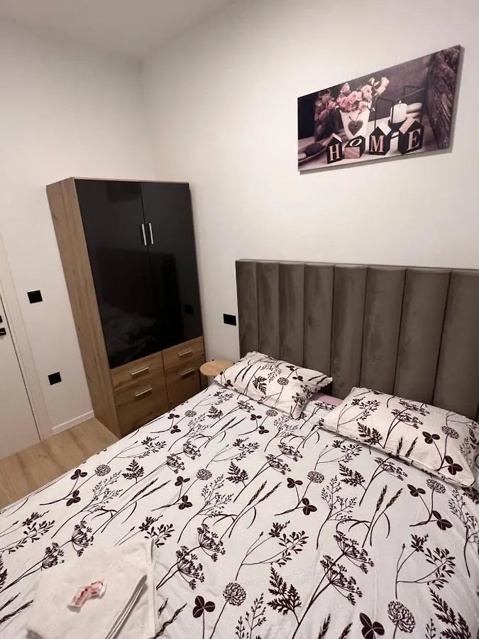 Fiume La Guardia Apartment