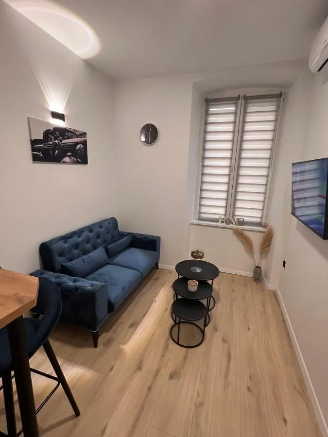 Fiume La Guardia Apartment