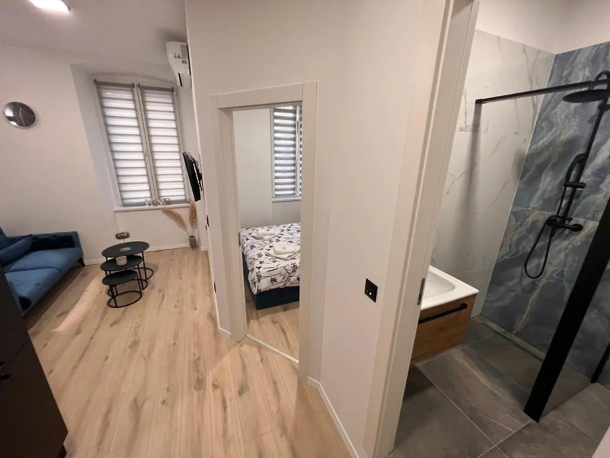 Fiume La Guardia Apartment