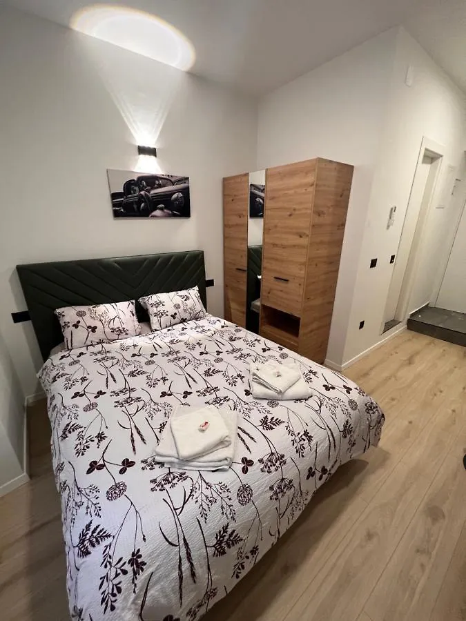 Fiume La Guardia Apartment