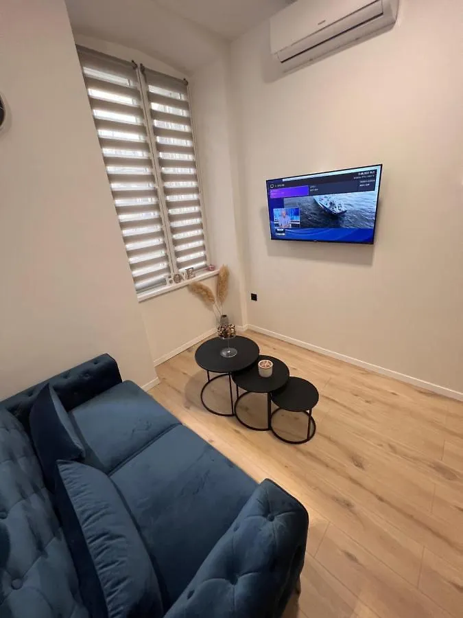 Fiume La Guardia Apartment