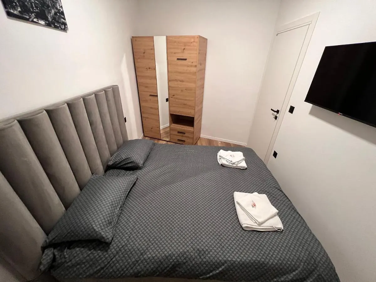 Fiume La Guardia Apartment
