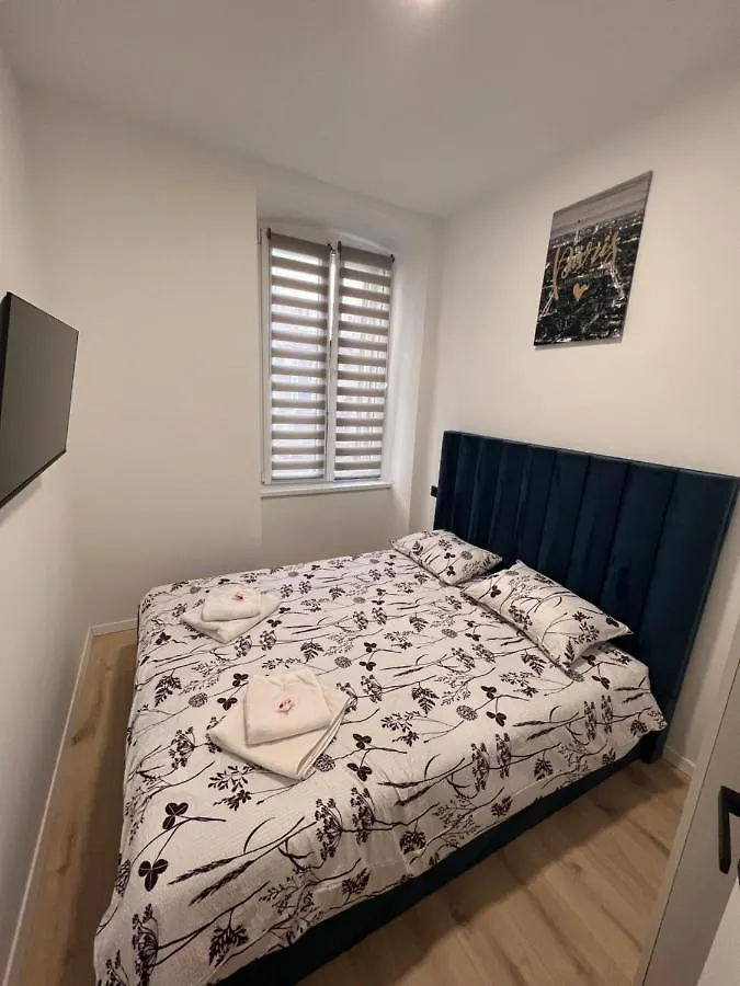 Fiume La Guardia Apartment