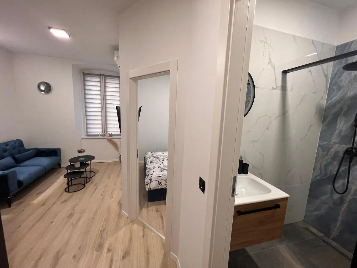 Fiume La Guardia Apartment