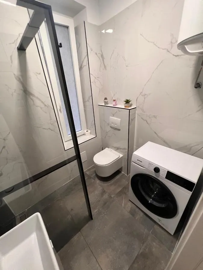 Fiume La Guardia Apartment 0*, Rijeka Croatia