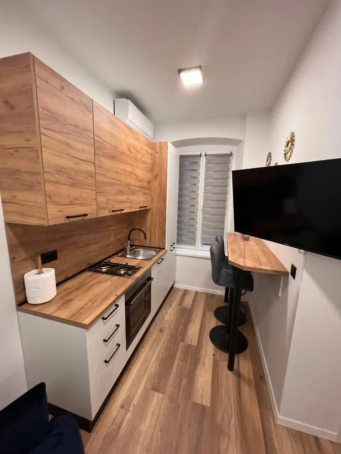 Fiume La Guardia Apartment 0*, Rijeka Croatia
