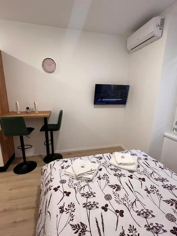 Fiume La Guardia Apartment